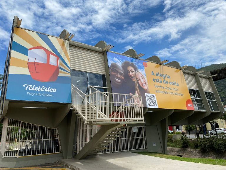 Teleférico de Poços de Caldas com vista da cidade