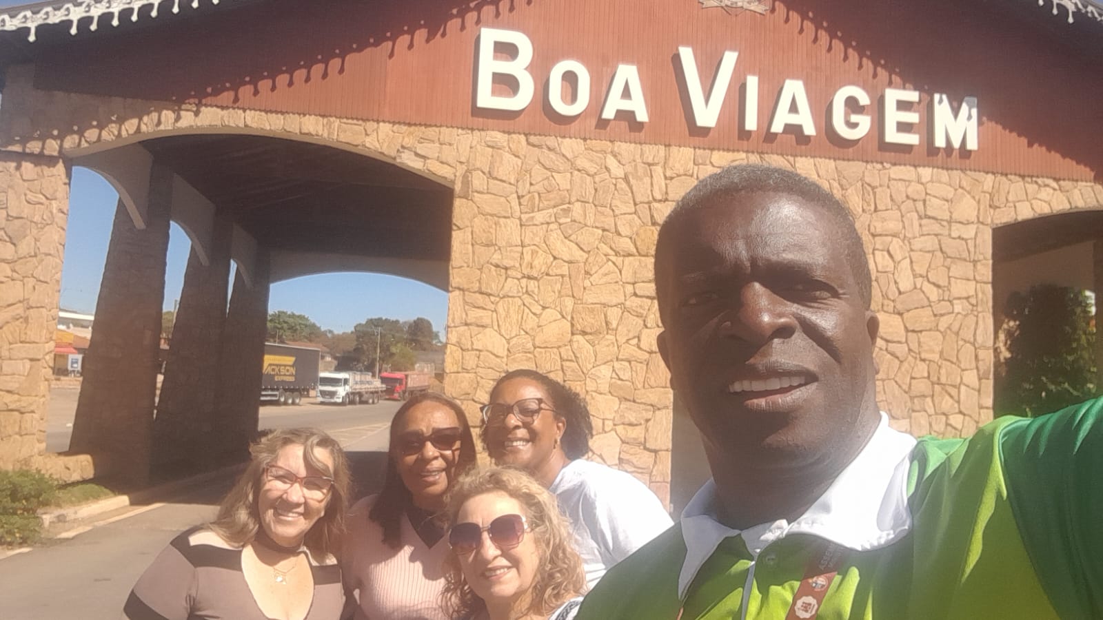 Grupo de turistas em Poços de Caldas com guia